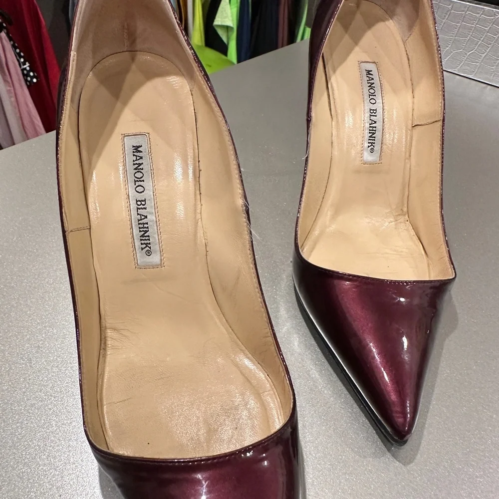 Manolo Blahnik burgundy pumps - Picture 4 of 7